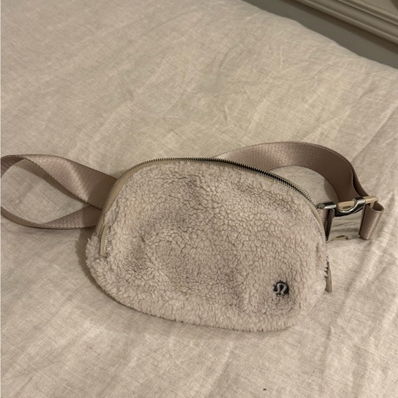lululemon athletica White Sherpa Crossbody Bag - Picture 3 of 5